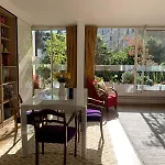 Beautiful Paris Centre Apartment In Garden